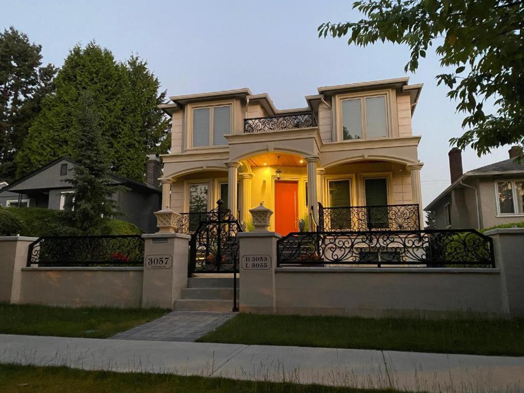 Milano Luxury Suite Vancouver Kültér fotó